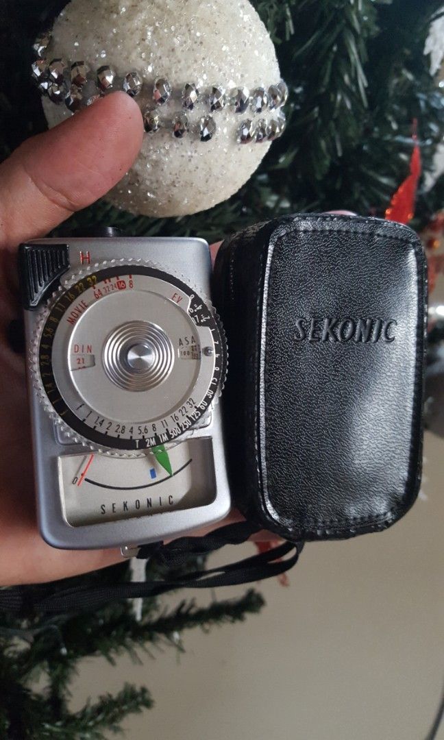 Vintage Sekonic Light Meter (Category: Cameras) located in Binangonan. Submitted by stufflikedat (Listing ID 1200100256, Image 2). Description: Vintage Sekonic Micro-Leader Light Meter (#316815) with case in very good condition including leather case ang carry strap Japan made, needs new battery for 800 Vintage Sekonic Model L8 Selenium Exposure Light Meter w/ Leather Case in used and very good working condition, the needle moves when pointed at 