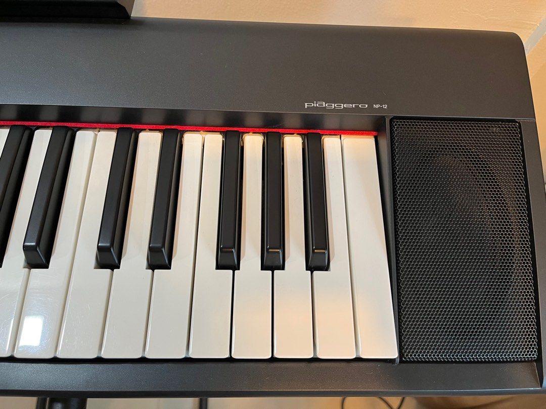 Yamaha NP-12 Piano Numérique Portable 61 Touches - Son Réaliste, Léger, Parfait Débutants - Noir
