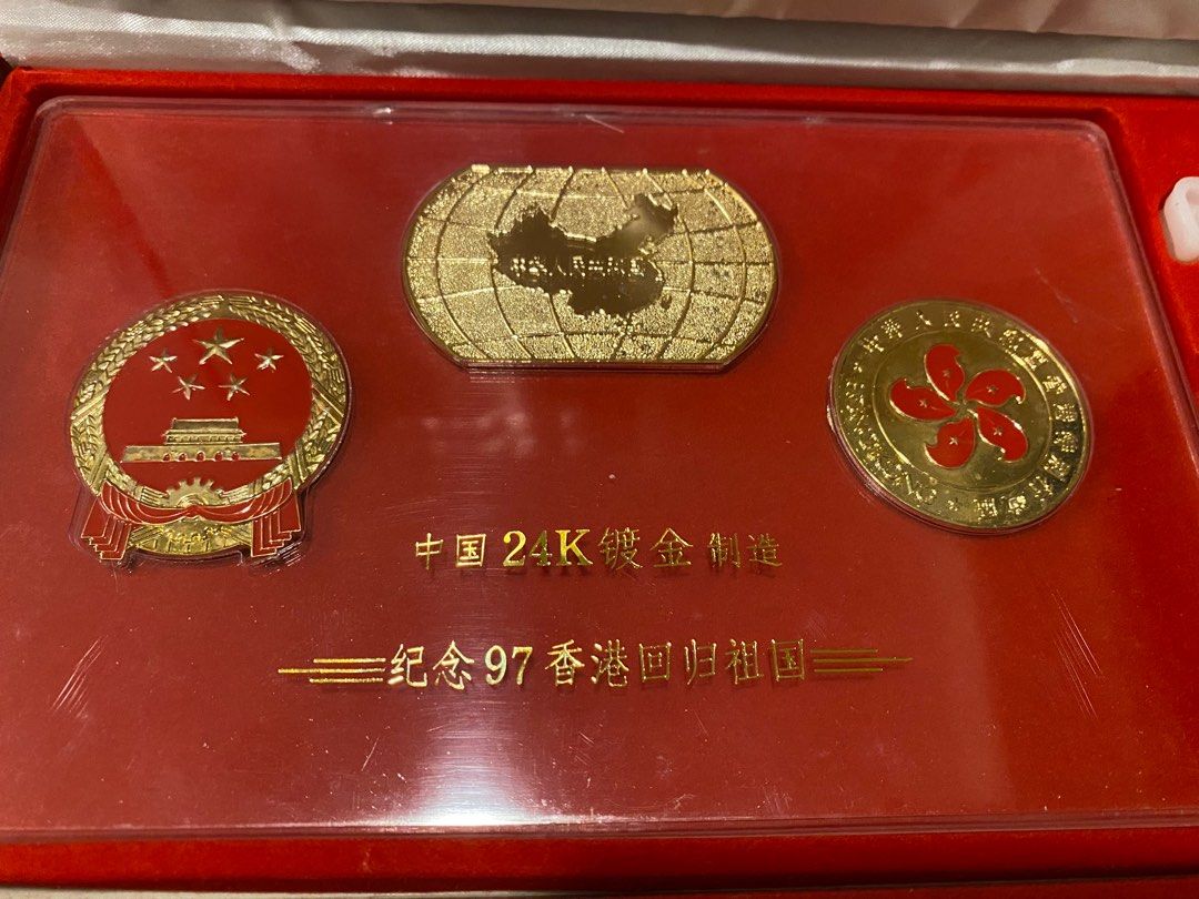 2種類☆1997年香港回帰祖国記念章24金メッキ 香港回帰祖国記念章