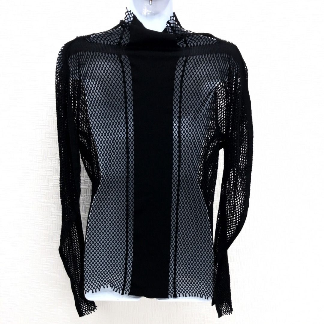 日本 三宅一生 Pleats Please Issey Miyake 黑色 透視 露膚 網 拼接上衣 black long sleeves see through top（日本製) （分類：襯衫）位於 Hong Kong。 由 sarinnaw 提交（商品編號 1194590844，圖片 2）。簡介： 日本 三宅一生 Pleats Please Issey Miyake 黑色 透視 露膚 網 拼接上衣 black long sleeves see through top 日本製 Size 2 身幅 : 46cm 衫長 : 56cm 袖長 : 44cm 可面交（只限荃灣）及郵寄（買家自付郵費）。