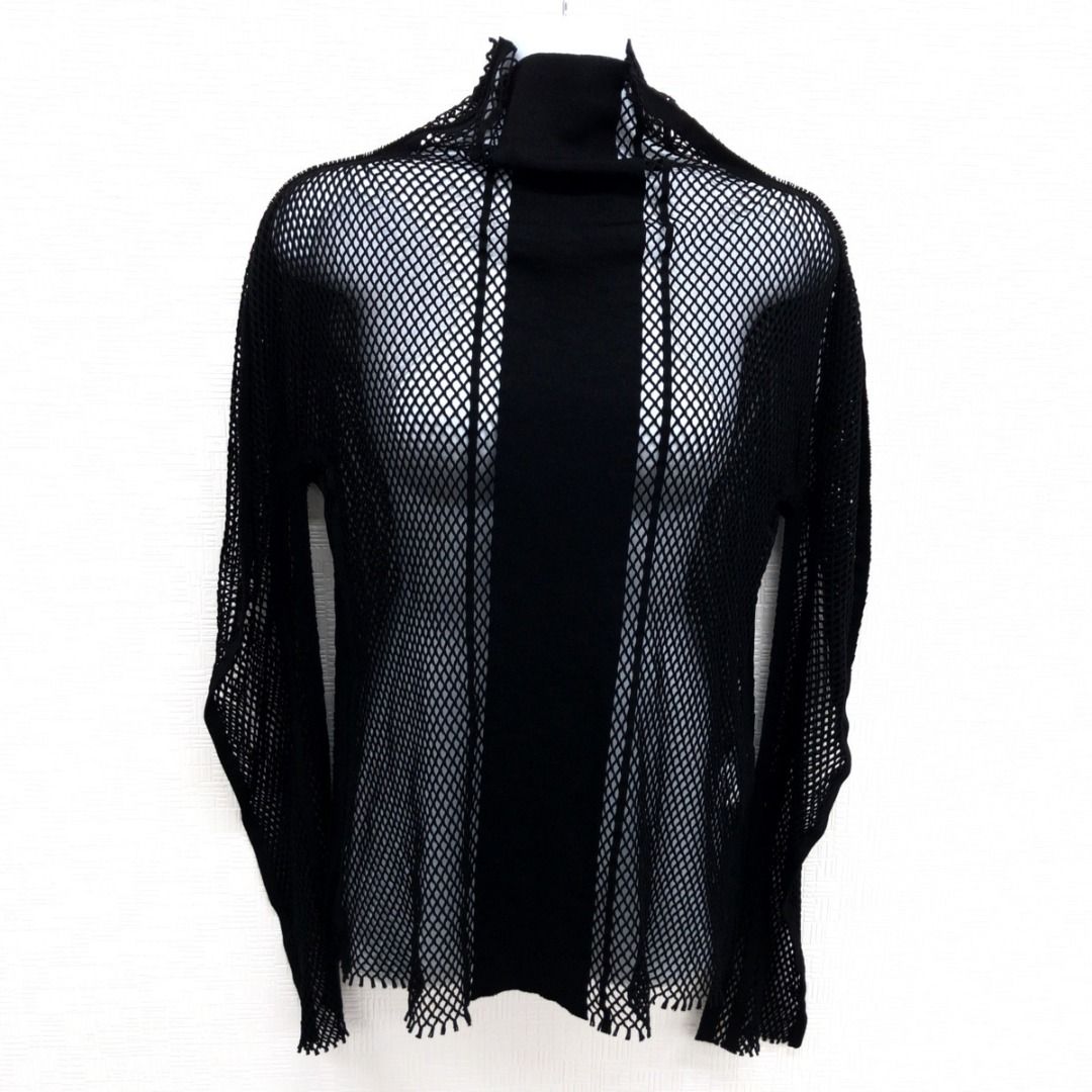 日本 三宅一生 Pleats Please Issey Miyake 黑色 透視 露膚 網 拼接上衣 black long sleeves see through top（日本製) （分類：襯衫）位於 Hong Kong。 由 sarinnaw 提交（商品編號 1194590844，圖片 1）。簡介： 日本 三宅一生 Pleats Please Issey Miyake 黑色 透視 露膚 網 拼接上衣 black long sleeves see through top 日本製 Size 2 身幅 : 46cm 衫長 : 56cm 袖長 : 44cm 可面交（只限荃灣）及郵寄（買家自付郵費）。