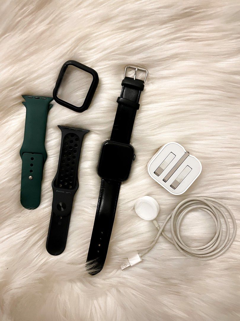 Apple Watch Nike Series 4 GPS 44mm in Space Grey Mobile Phones