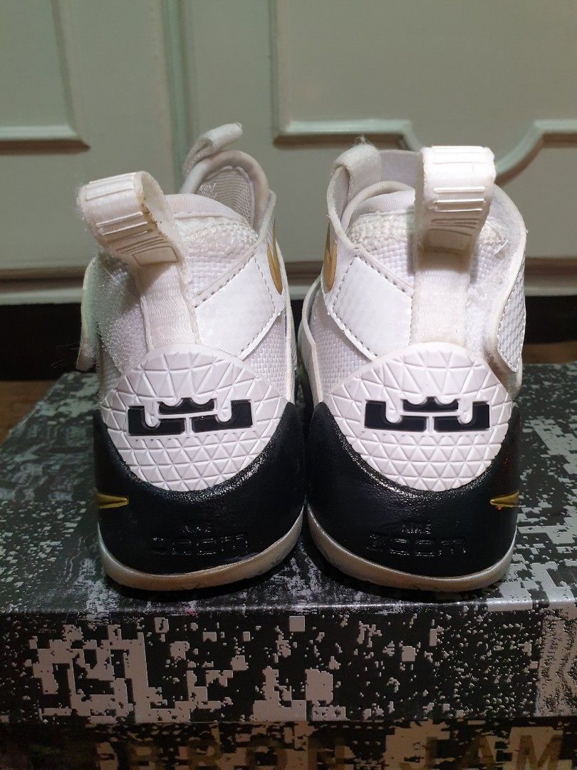 kids footlocker lebron james