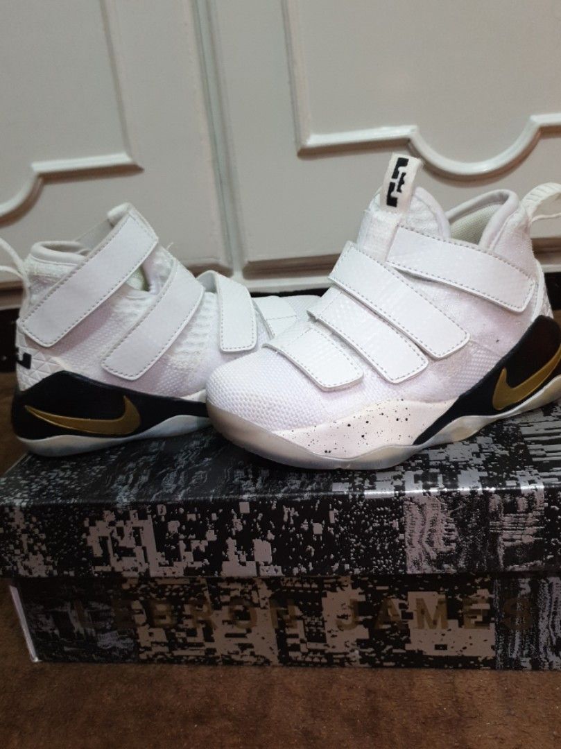 kids footlocker lebron james