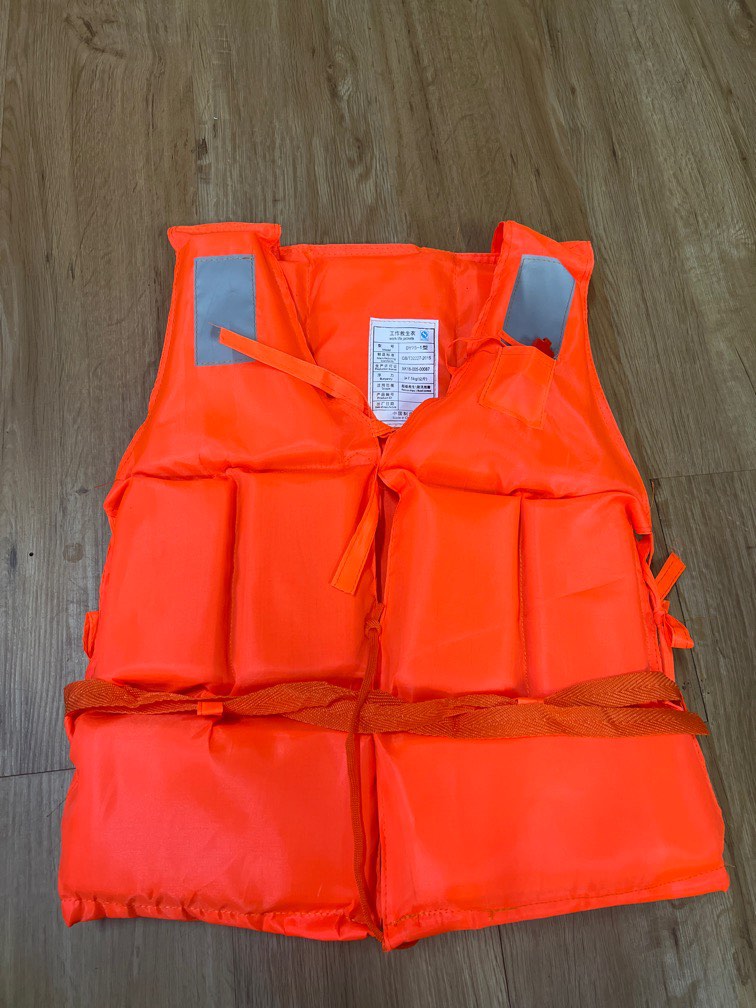 Basic life jacket 75 newton, Sports Equipment, Other Sports Equipment