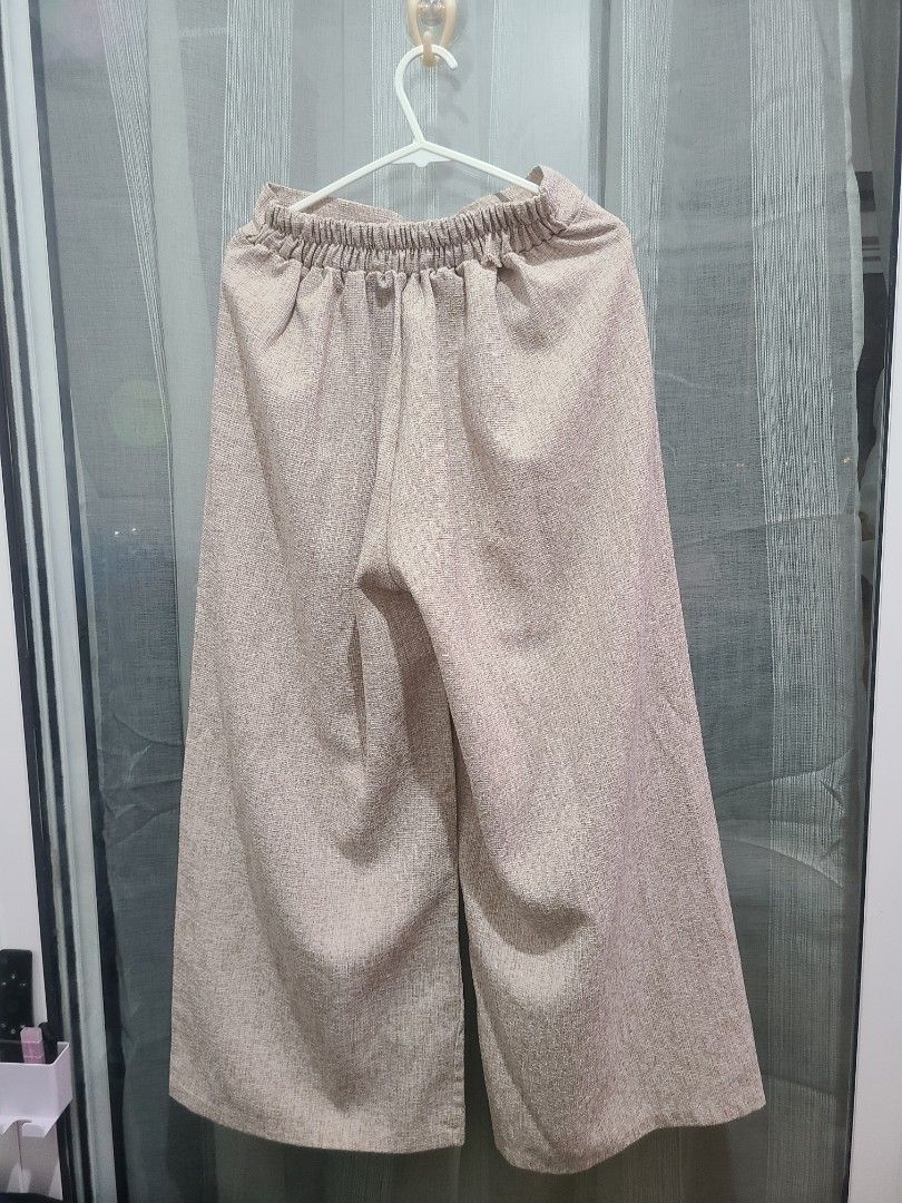 Beige wide pants (Category: Other Bottoms) located in Manila. Submitted by Yeager (Listing ID 1194738171, Image 2). Description: Rfs: Decluttering.