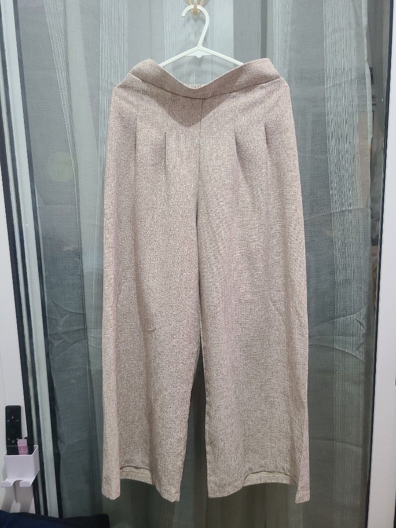 Beige wide pants (Category: Other Bottoms) located in Manila. Submitted by Yeager (Listing ID 1194738171, Image 1). Description: Rfs: Decluttering.