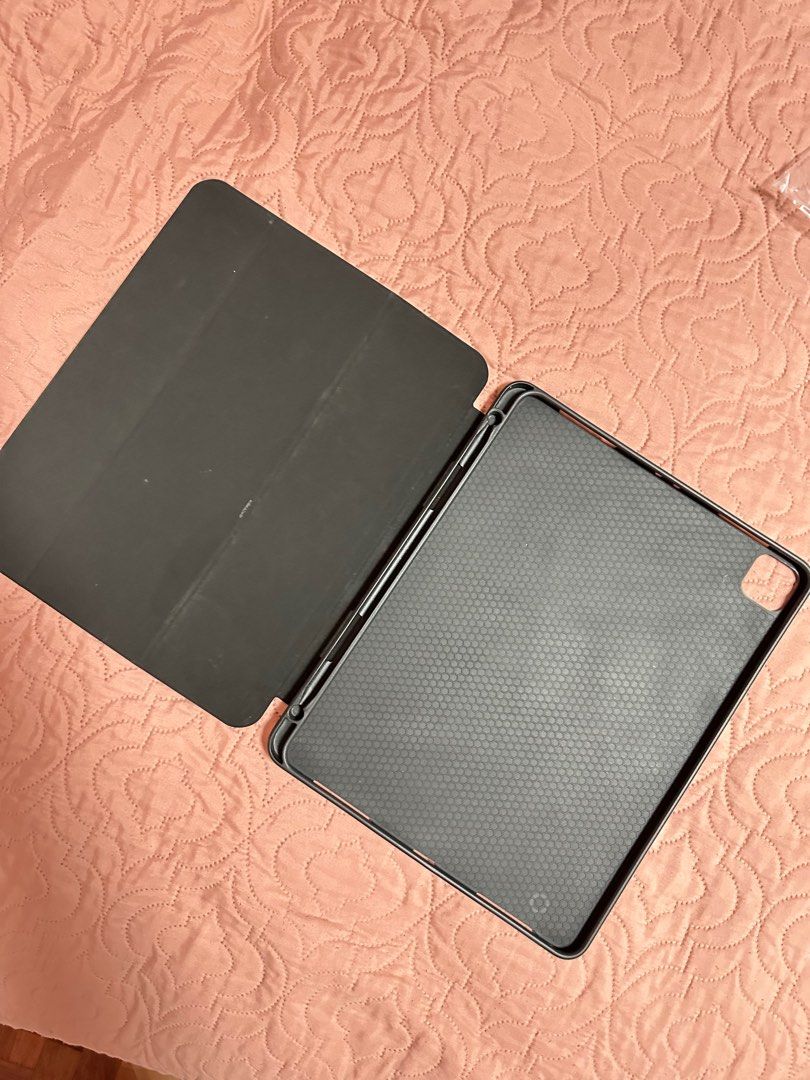 black ipad pro 12.9 5th gen (2021) case (not smart case) (Category: Cases & Sleeves) located in Paranaque City. Submitted by caufl.clothes (Listing ID 1194701479, Image 2). Description: .