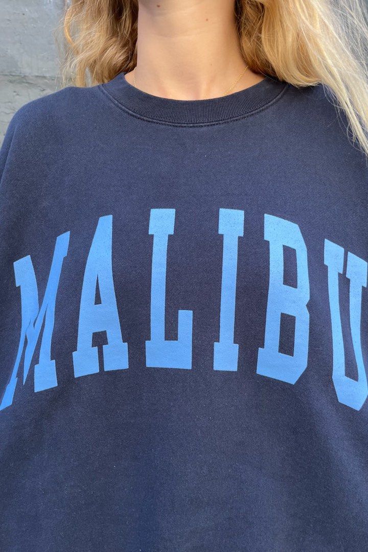 Brandy Melville Erica Malibu Sweatshirt, Women's Fashion, Coats, Jackets and Outerwear on