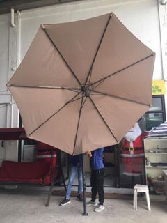 Cantilever Round Umbrella with Cement Base
