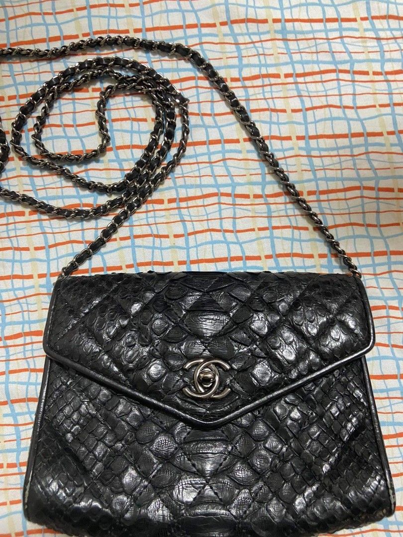 Chanel envelope clutch hotsell with chain