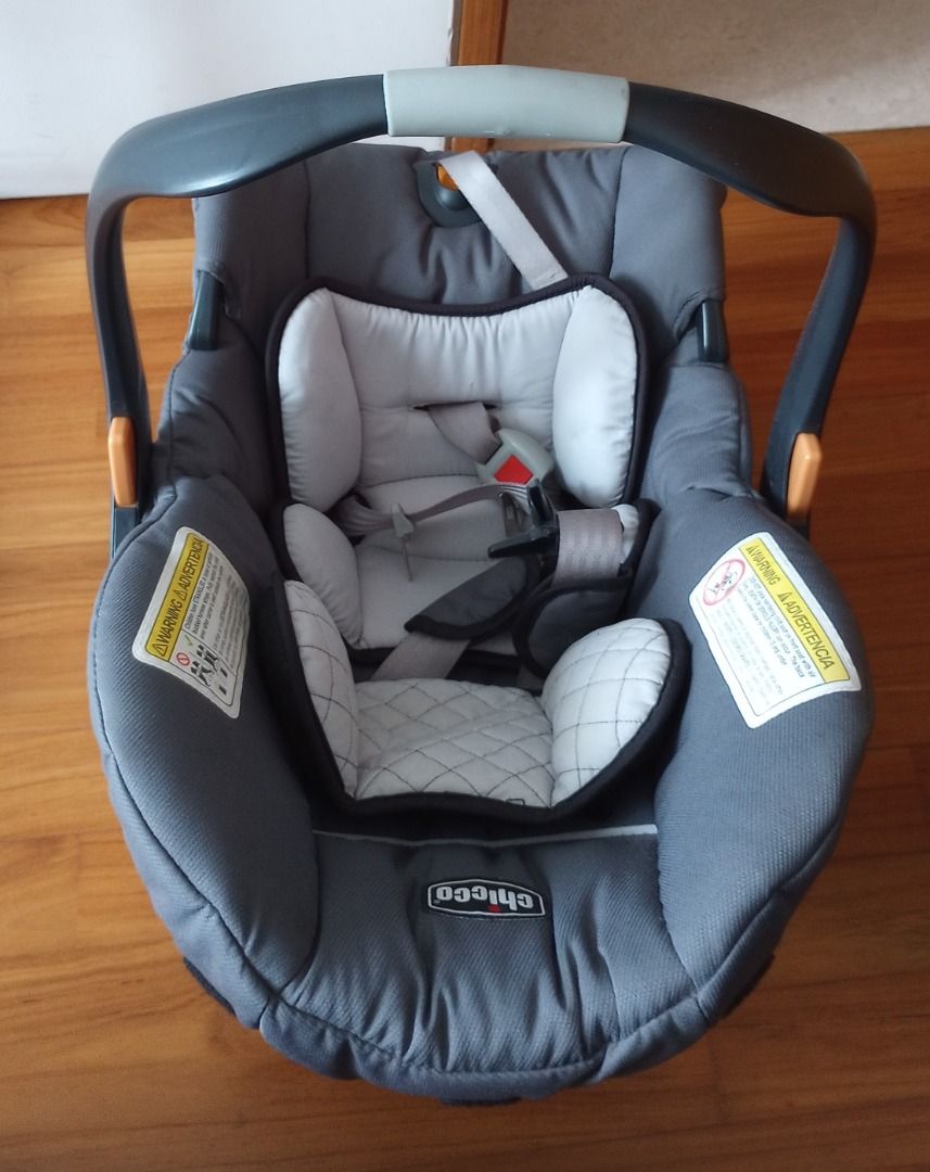 Chicco Baby car seat with base, Babies & Kids, Going Out, Car Seats on