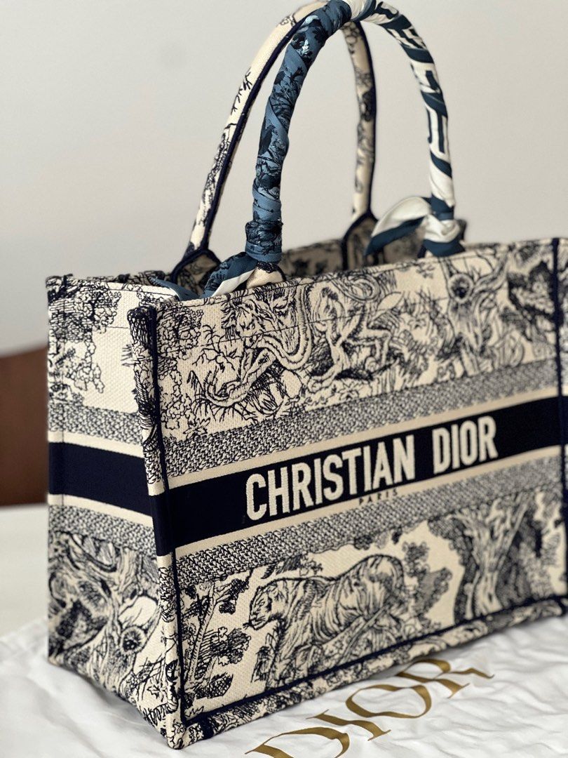 Shop Christian Dior BOOK TOTE 2023 Cruise Flower Patterns Star Casual Style  Unisex A4 2WAY (M1296ZRXV M981, M1296ZMDW M884) by ksgarden