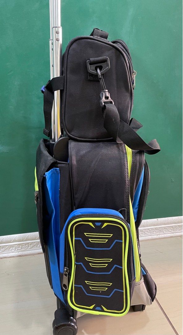 Hawk School Bag Trolley with Insulated Lunch bag, Hobbies & Toys