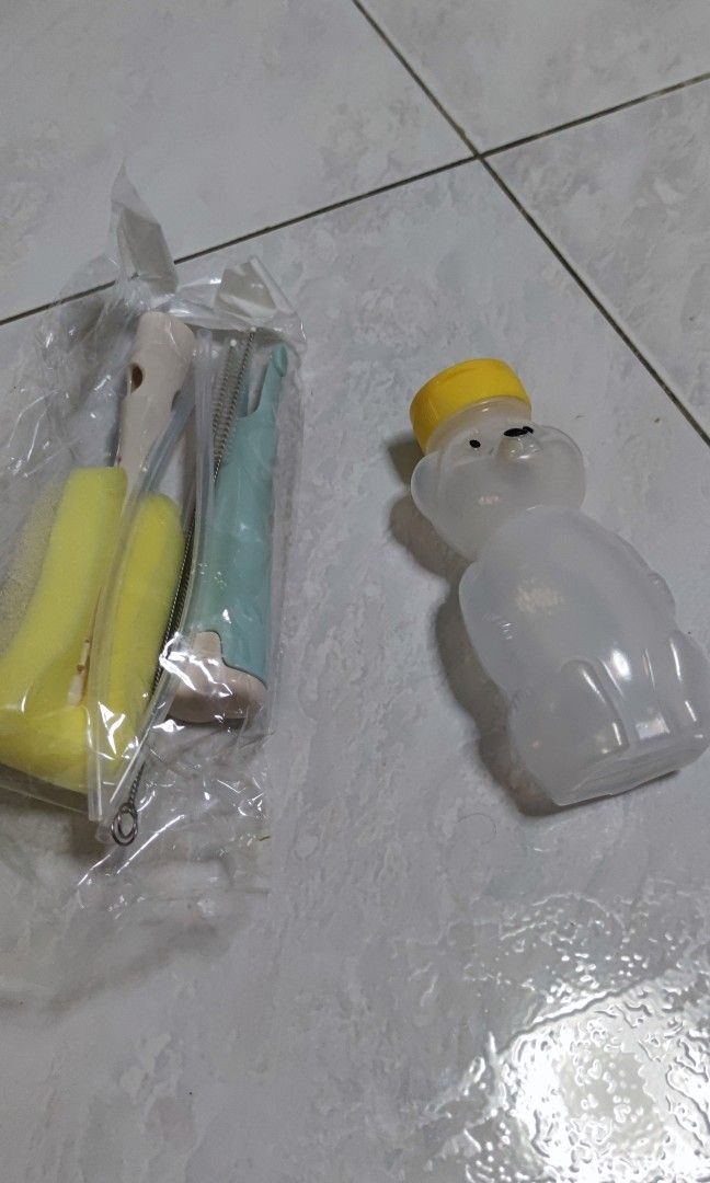 Honey bear straw cup, Babies & Kids, Nursing & Feeding, Weaning