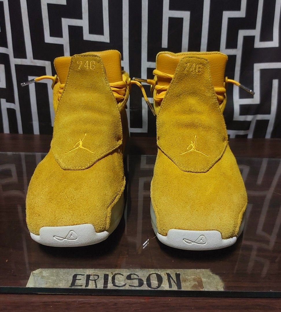 Jordan 18 sales yellow on feet