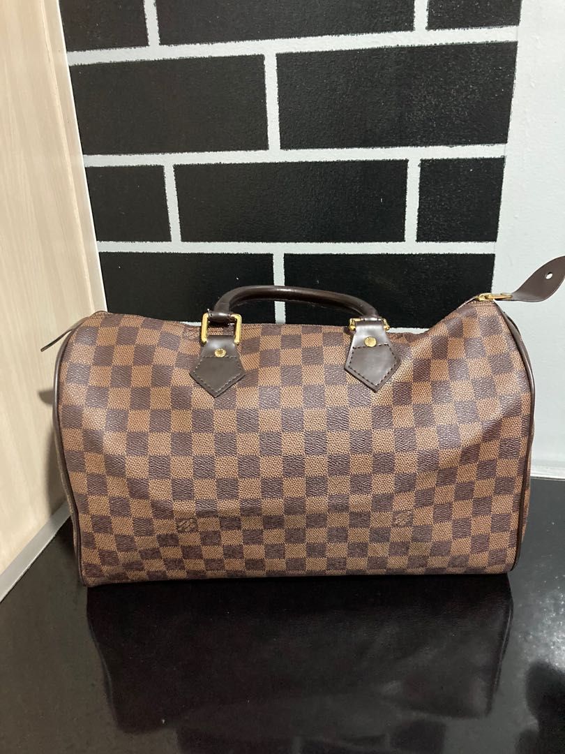 LV bag (Category: Luxury Bags & Wallets) located in Mandaluyong City. Submitted by pauariota (Listing ID 1194669751, Image 1). Description: Sign of usage sa handle need it glued .