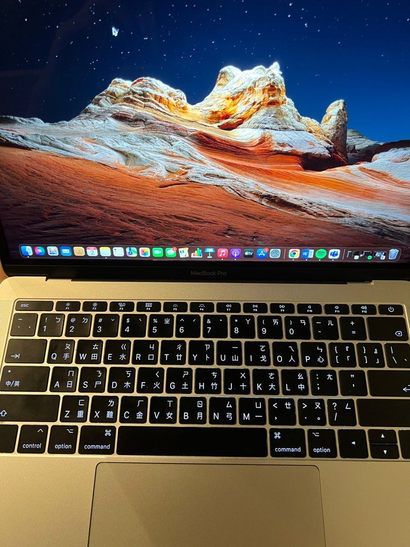 MacBook Pro 13-inch: 2.3GHz dual-core i5, 128GB 銀色, 電腦及科技