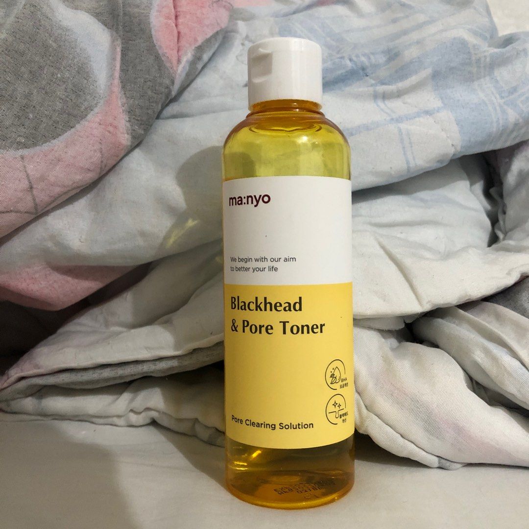 MANYO Blackhead & Pore Toner (Category: Face Care) located in Las Pinas. Submitted by iesiley (Listing ID 1194744936, Image 1). Description: Say goodbye to blackheads and pores with the Blackhead & Pore Toner. Formulated with gently exfoliating BHA, Witch Hazel, and 2 patented plant-based formulas. Rich with anti-oxidants, it is clinically proven to refine pores by reducing blackheads and excess sebum. .