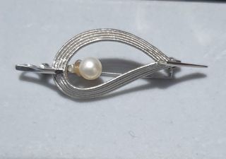 Mikimoto Pendant/brooch