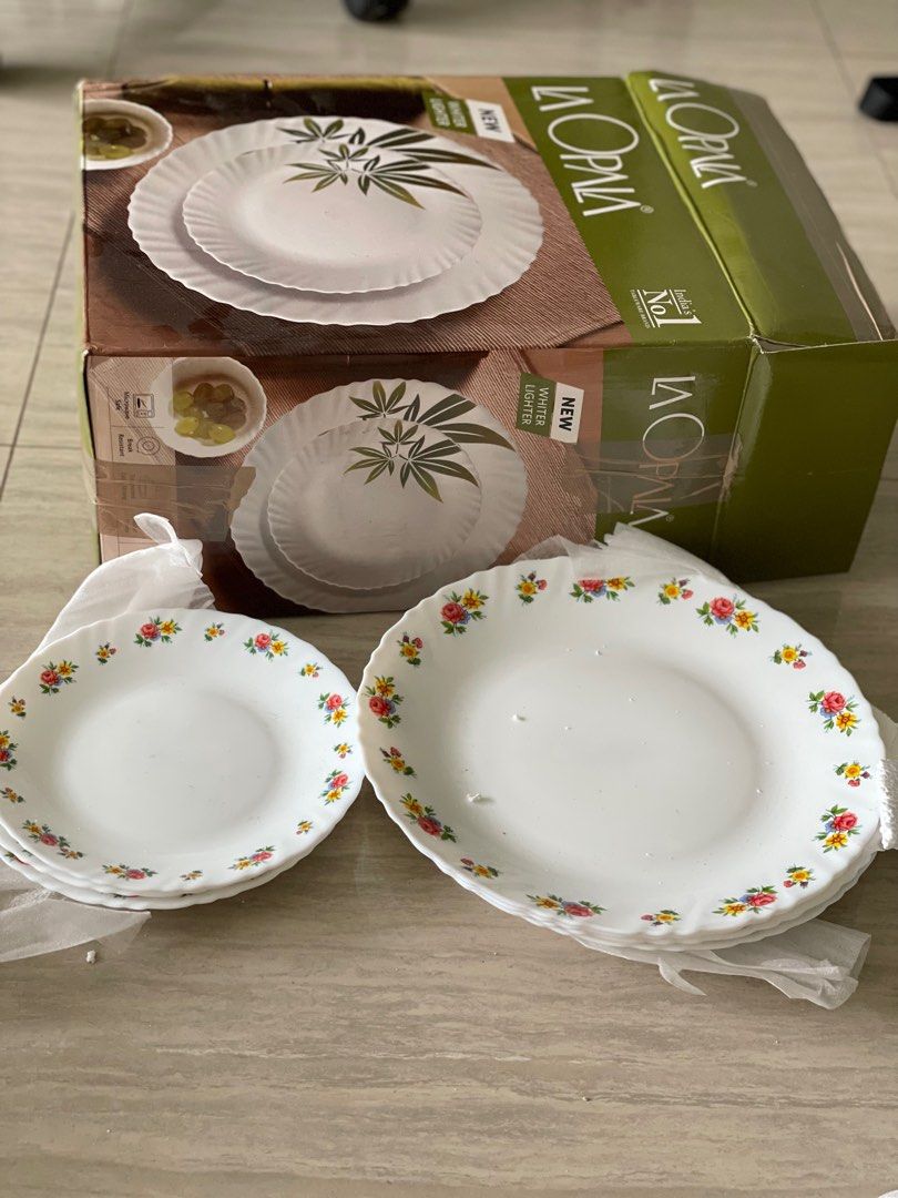 Moving out sale Dinner set