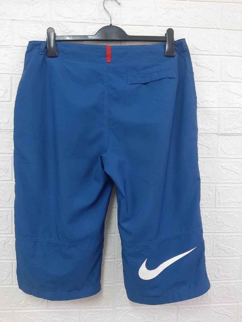 Nike three quarter shorts top