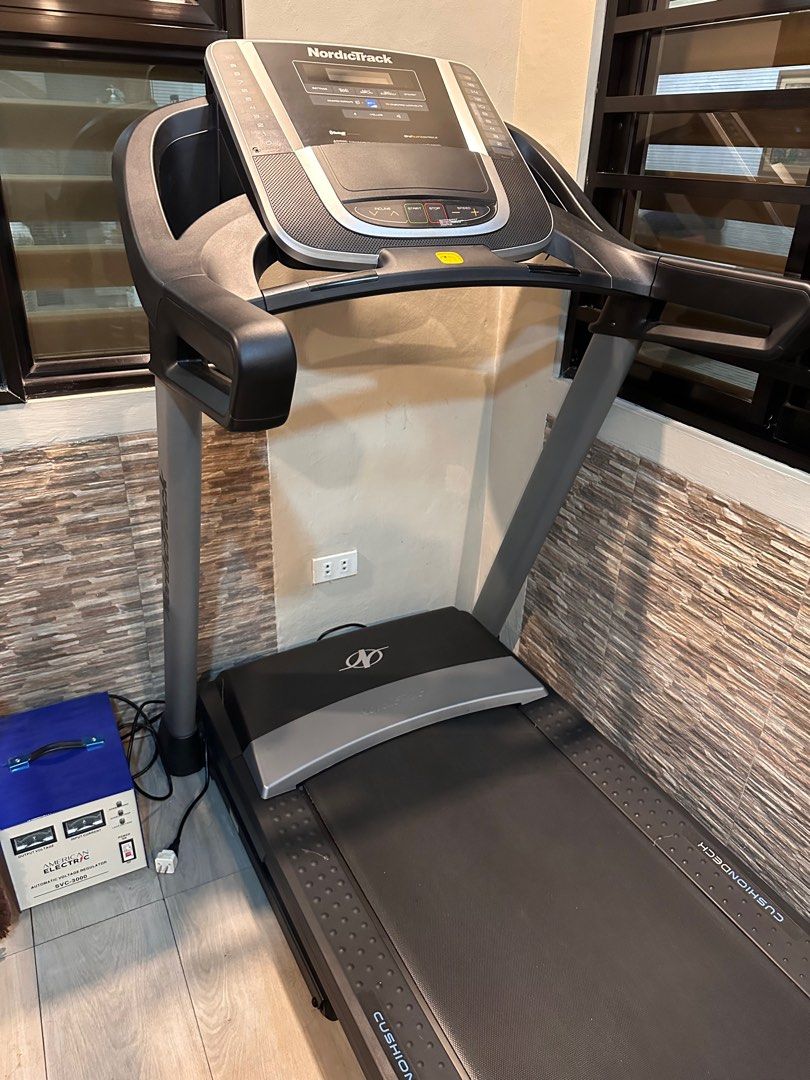 NordicTrack S20i Treadmill w/ AVR Transformer, Sports Equipment
