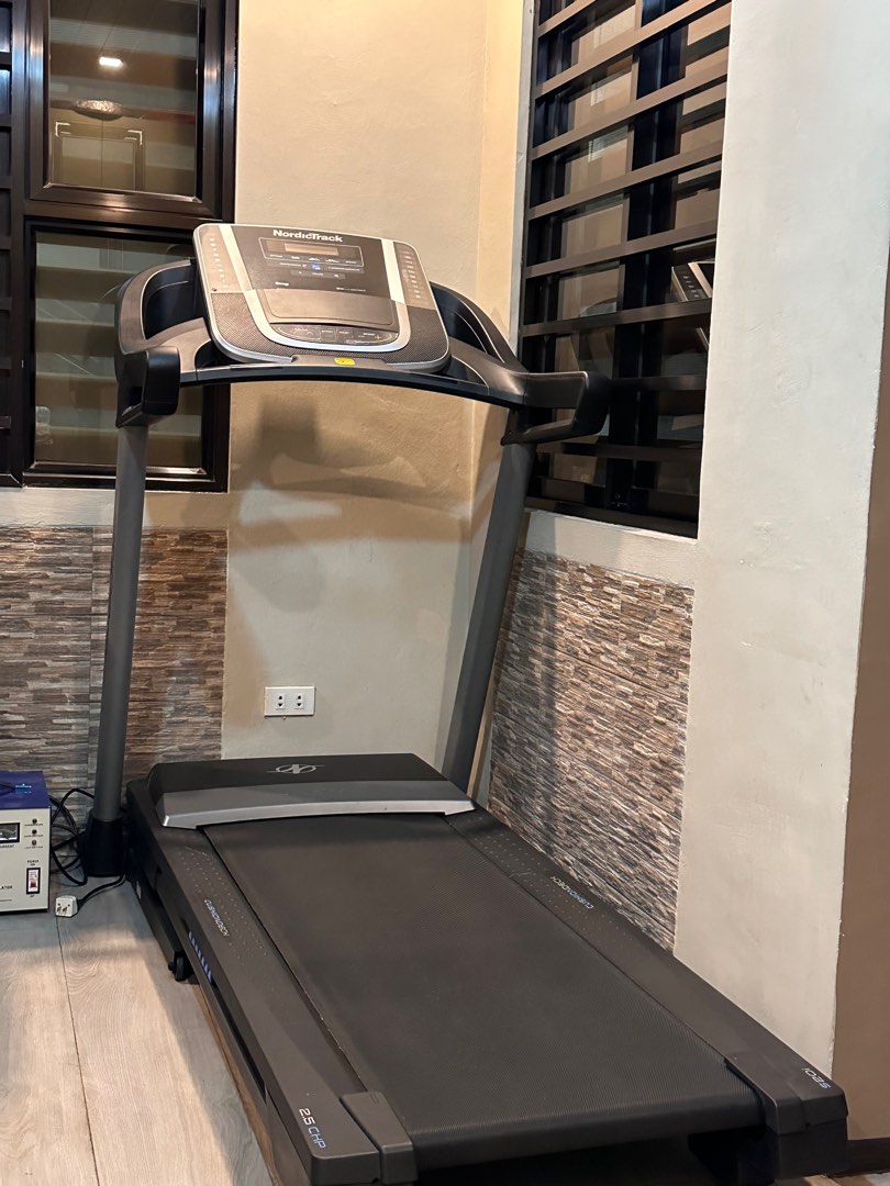 NordicTrack S20i Treadmill w/ AVR Transformer, Sports Equipment