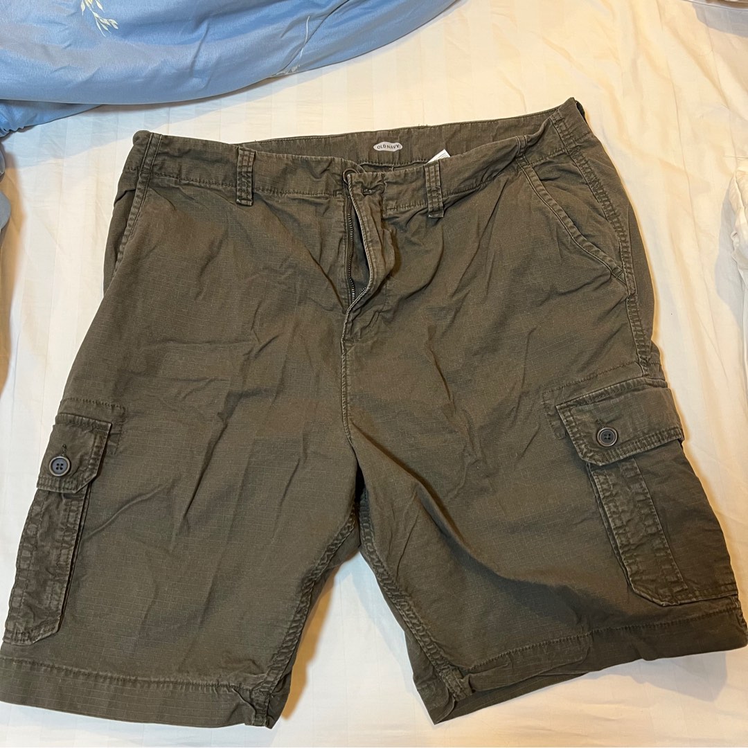 Original Old Navy Cargo Shorts, Men's Fashion, Bottoms, Shorts on Carousell