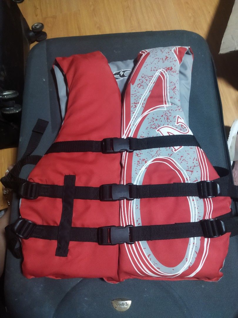 Quality Swimming Vest, Sports Equipment, Sports & Games, Water Sports