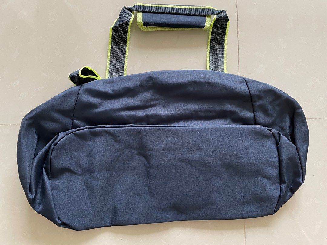 Skechers Gym bag, Men's Fashion, Bags, Belt bags, Clutches and Pouches