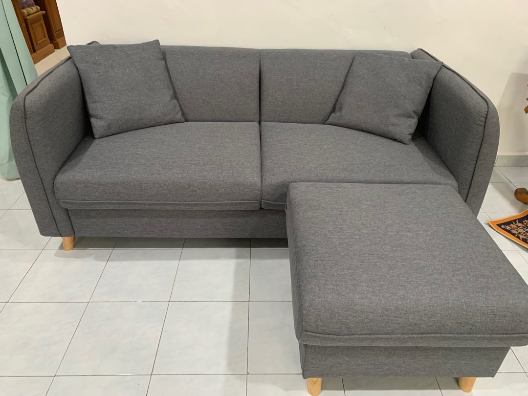 L shaped sales couch second hand