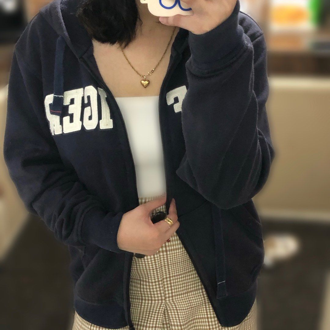 Tommy Hilfiger Navy Blue Jacket (Category: Coats, Jackets and Outerwear) located in Valenzuela. Submitted by sumtpcool (Listing ID 1194631889, Image 3). Description: 8/10 mint condition 🤍 •normal signs of usage •super duper nice, def my go-to jacket when im on the run :^).