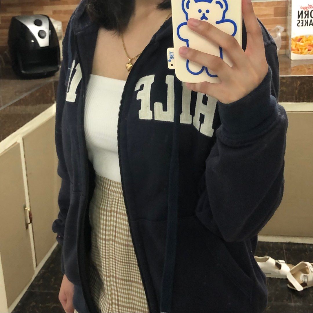 Tommy Hilfiger Navy Blue Jacket (Category: Coats, Jackets and Outerwear) located in Valenzuela. Submitted by sumtpcool (Listing ID 1194631889, Image 2). Description: 8/10 mint condition 🤍 •normal signs of usage •super duper nice, def my go-to jacket when im on the run :^).
