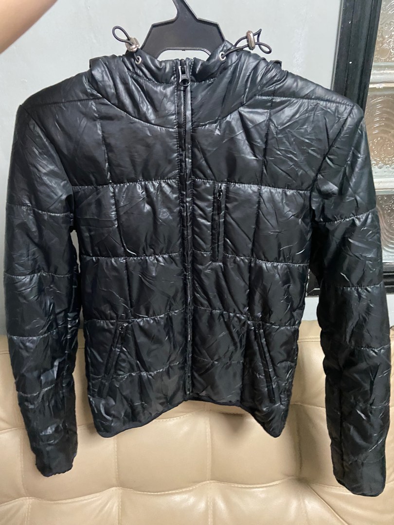 Uniqlo puffer jacket, Women's Fashion, Coats, Jackets and Outerwear on Carousell