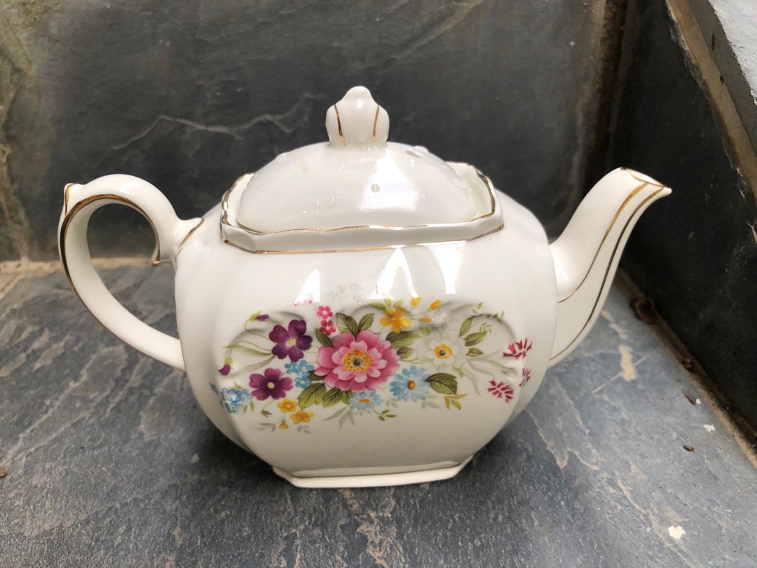 Vintage Sadler teapot small single serve tea for one, Hobbies & Toys