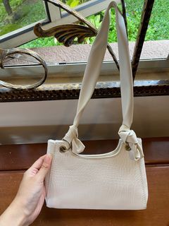 WHITE HAND BAG