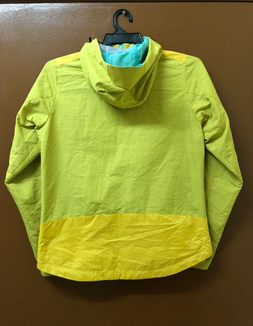 Windbreaker Adidas, Men's Fashion, Activewear on Carousell