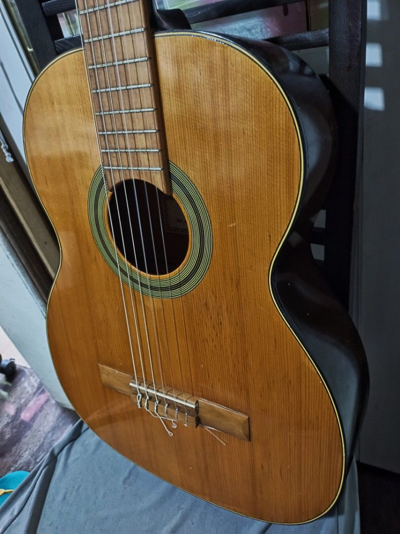 Yamaha Classical Guitar made in Japan Solid top, Hobbies & Toys, Music & Media, Musical