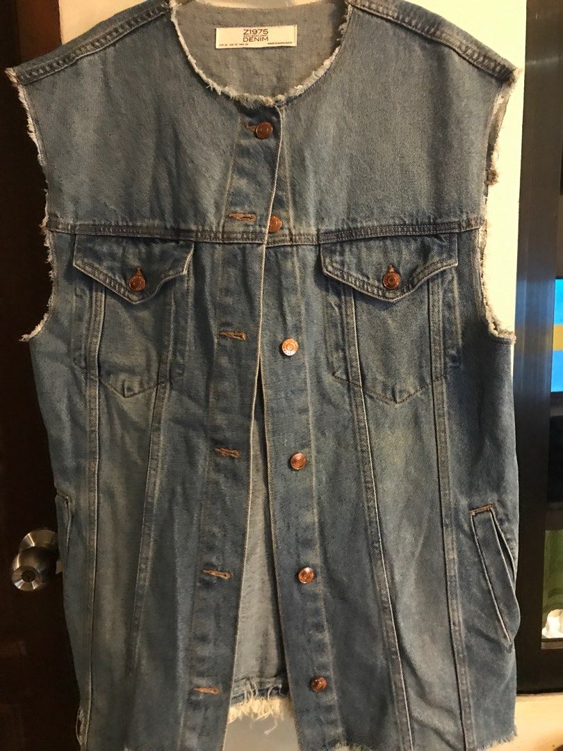Zara Denim Vest for men (Category: Coats, Jackets and Outerwear) located in Santa Rosa. Submitted by jhing20 (Listing ID 1194636807, Image 3). Description: plus sf please can fit up to M size.