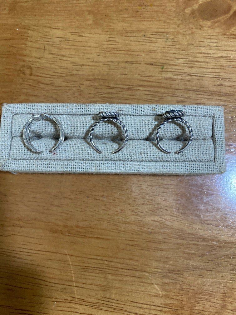 Adjustable ring (Category: Rings) located in Singapore. Submitted by live_coolest (Listing ID 1194804887, Image 2). Description: Adjustable ring from Korea Bought from wholesale from Korea .