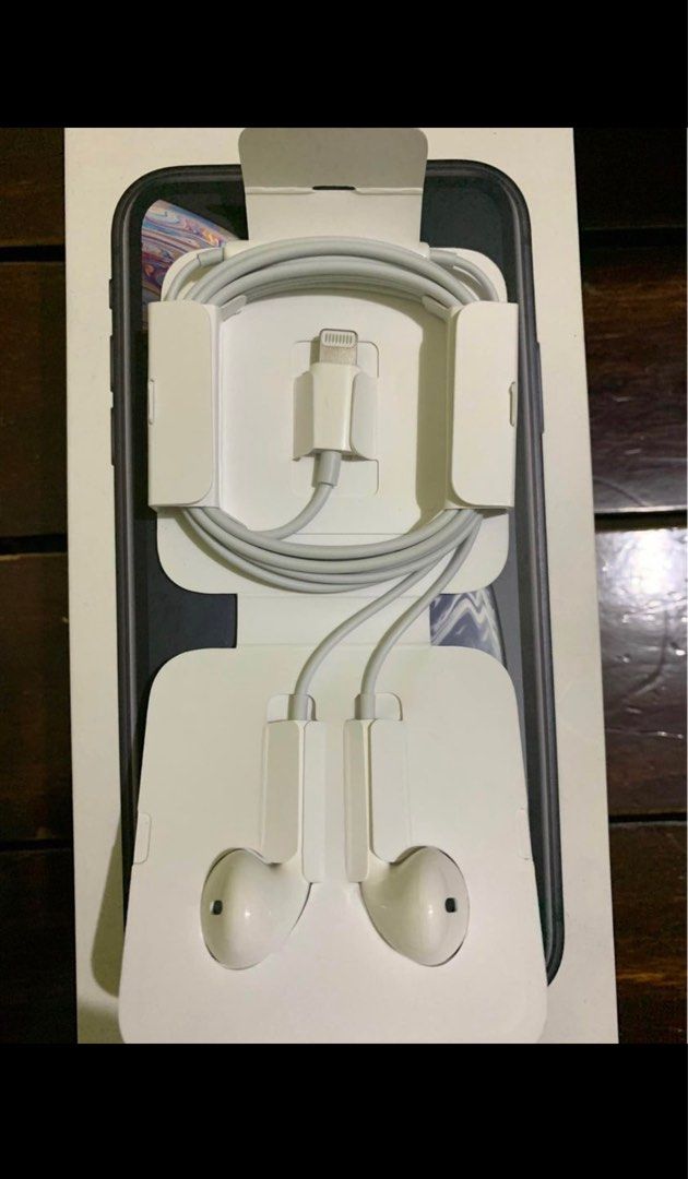 Apple Lightning Earpods WIRED (Original), Audio, Headphones & Headsets