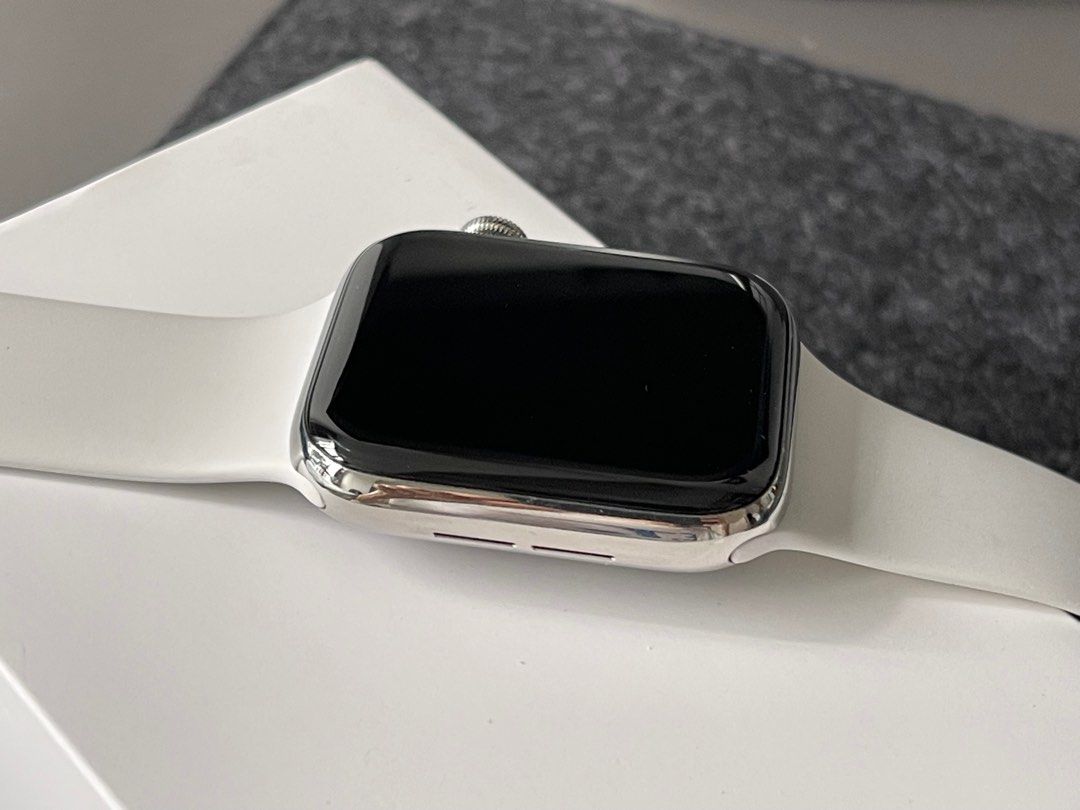 Apple Watch Series 4 Stainless Steel 44mm with White Sports Band