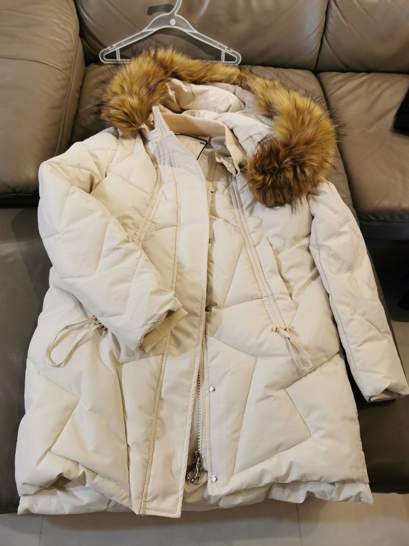 White bubble coat with fur hood hotsell