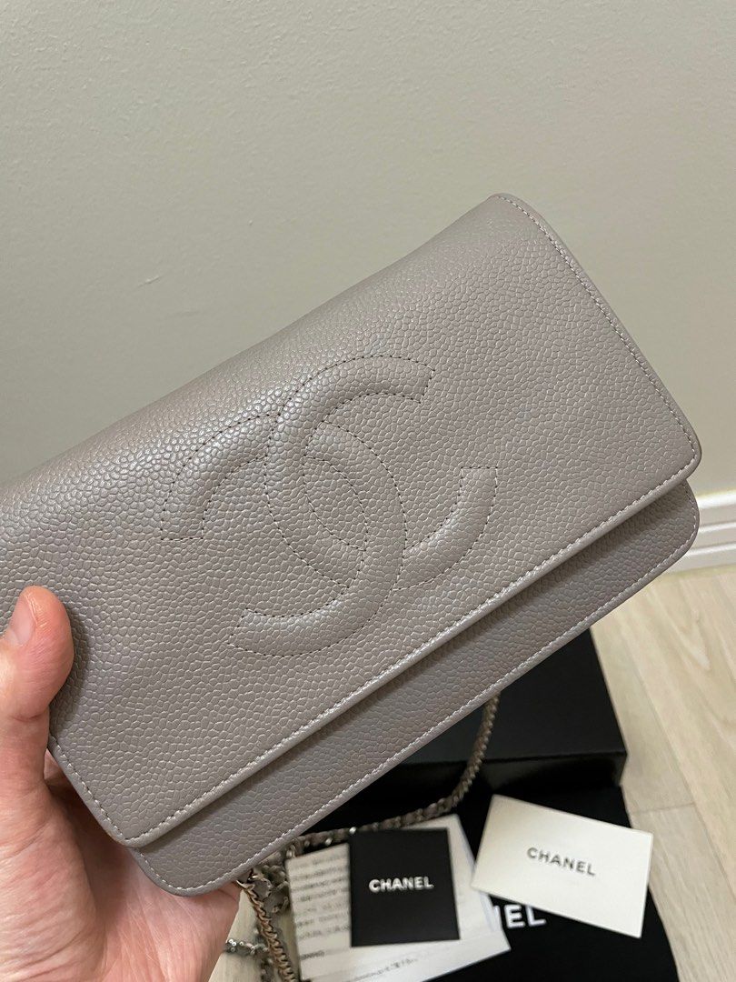 Chanel caviar WOC (Category: Luxury Bags & Wallets) located in Taguig. Submitted by dangruizdee (Listing ID 1194776874, Image 2). Description: Series 17 holo intact Comes with box, dustbag and receipt (dated 2006).