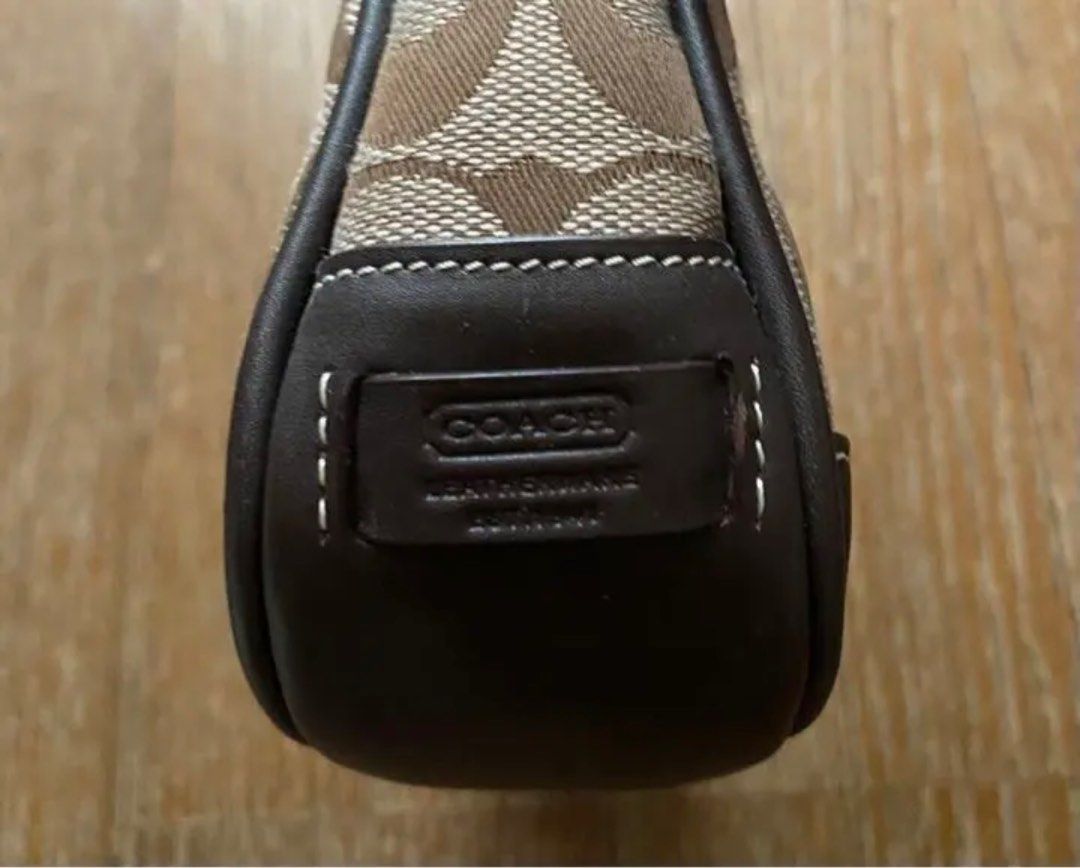 Coach Demi Baguette Dark Brown (Category: Luxury Bags & Wallets) located in Legazpi City. Submitted by sakurarr (Listing ID 1194824051, Image 2). Description: Check the zipper part for the flaw. ✈️ITEMS POSTED FROM TODAY ONWARDS WILL ARRIVE ON LAST-WEEK OF DECEMBER TO 2ND WEEK OF JANUARY .