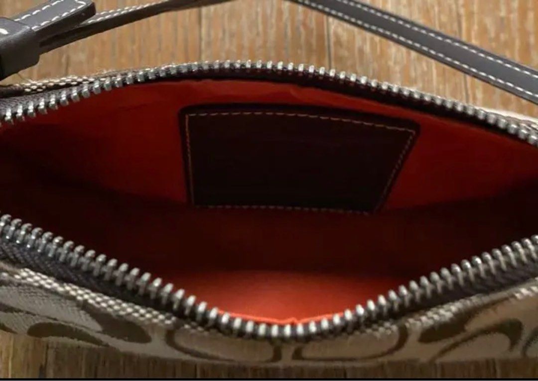 Coach Demi Baguette Dark Brown (Category: Luxury Bags & Wallets) located in Legazpi City. Submitted by sakurarr (Listing ID 1194824051, Image 3). Description: Check the zipper part for the flaw. ✈️ITEMS POSTED FROM TODAY ONWARDS WILL ARRIVE ON LAST-WEEK OF DECEMBER TO 2ND WEEK OF JANUARY .