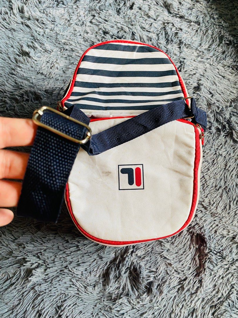Fila Thermal Bag (Category: Food Organization & Storage) located in Pasay City. Submitted by michmonteros (Listing ID 1194786511, Image 2). Description: needs cleaning fila brand.