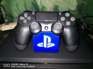 FOR SALE: SONY DUALSHOCK4 CONTROLLER, VERSION 2, NO ISSUES MAKINIS!!