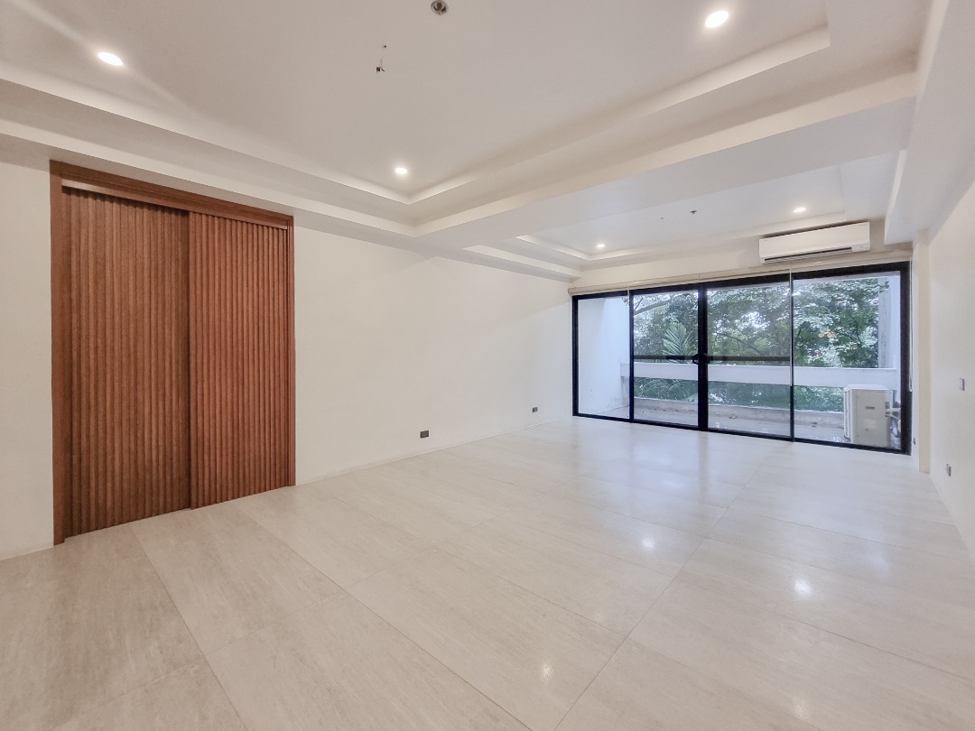 GREAT PRICE Galeria de Magallanes Tri Level Condo Unit, Property, For